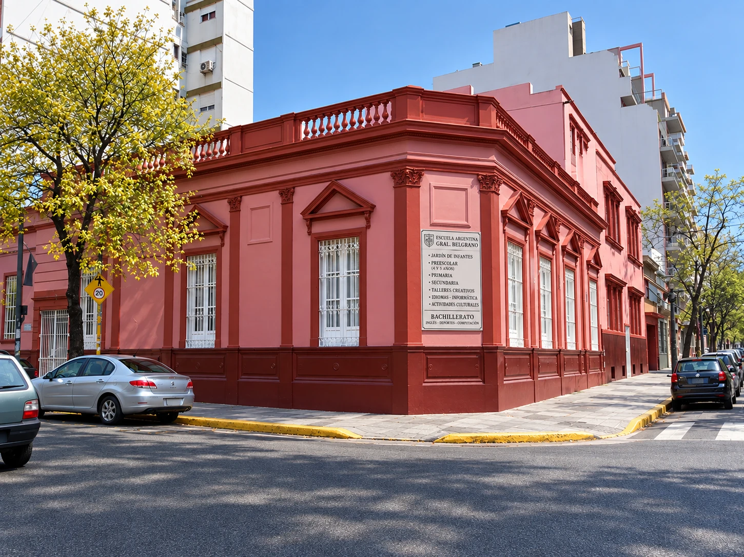 Frente de la Escuela Argentina Gral. Belgrano